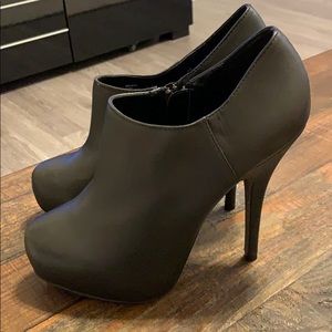 Steve Madden platform bootie 8.5 *New*